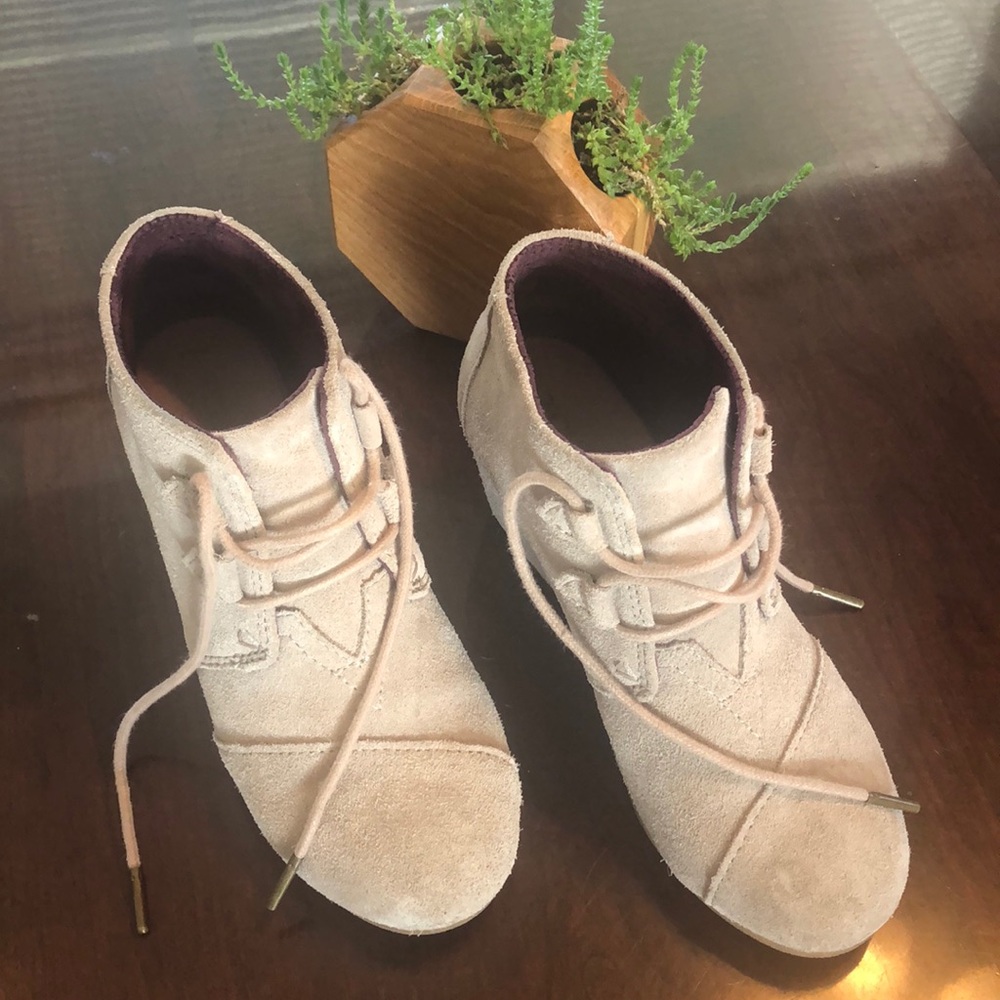 Toms suede, lace-up, wedge bootie
